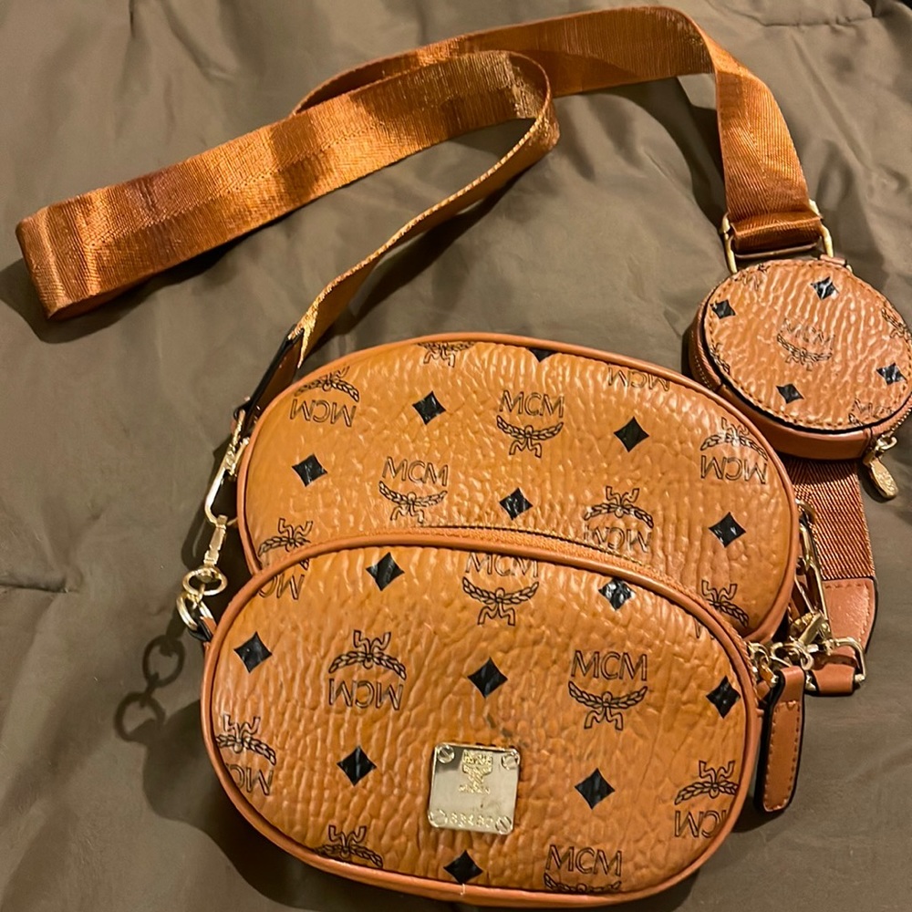 Mcm crossbody used but in good condition barely use.